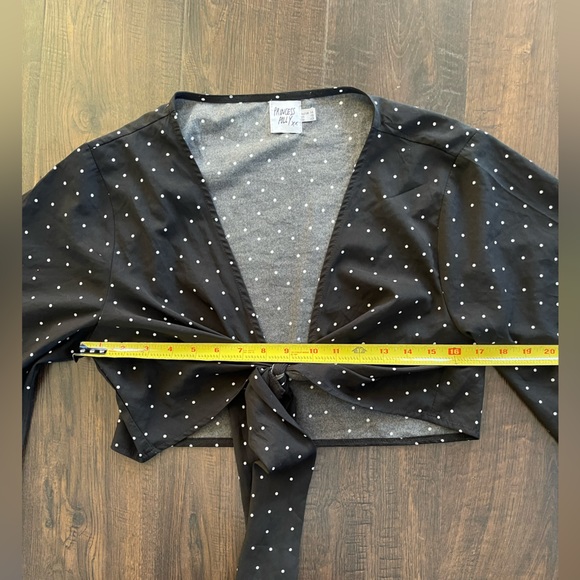 PRINCESS POLLY Black White Polka Dot Tie Front Crop Top Bell Sleeve Size 10 - Picture 7 of 8